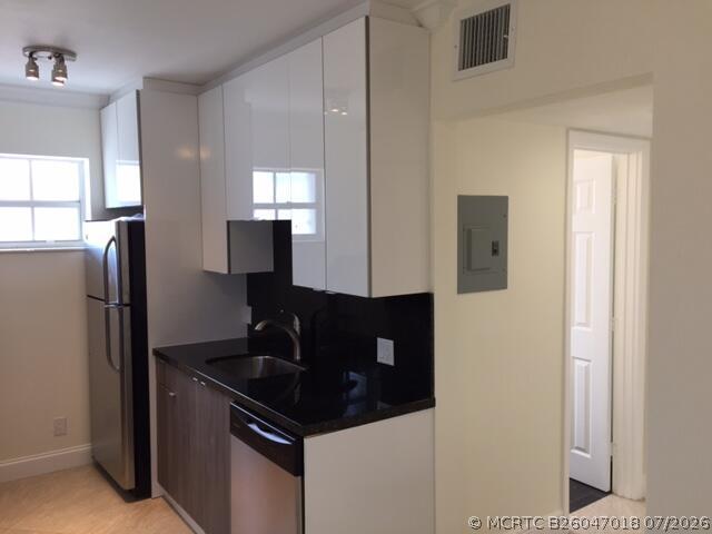 Building Photo - 1780 S Glades Dr