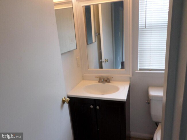 Building Photo - 5372 Bedford Terrace