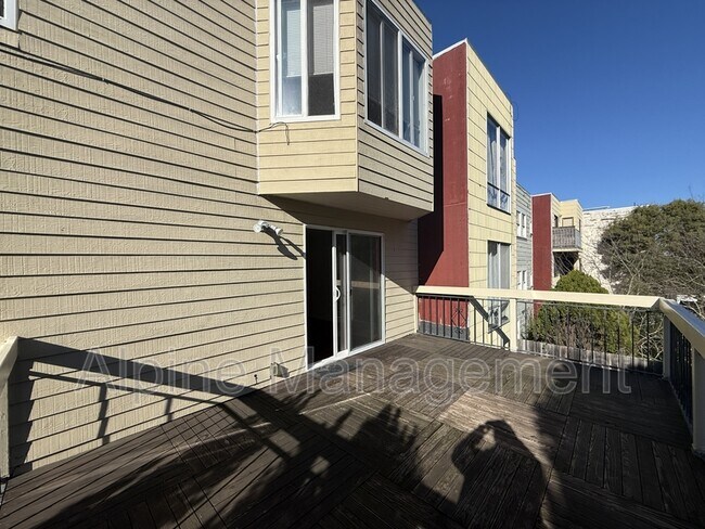 Building Photo - 480 22nd Ave