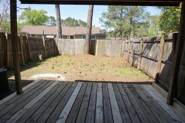 Building Photo - 3/2.5 Townhome on Westside