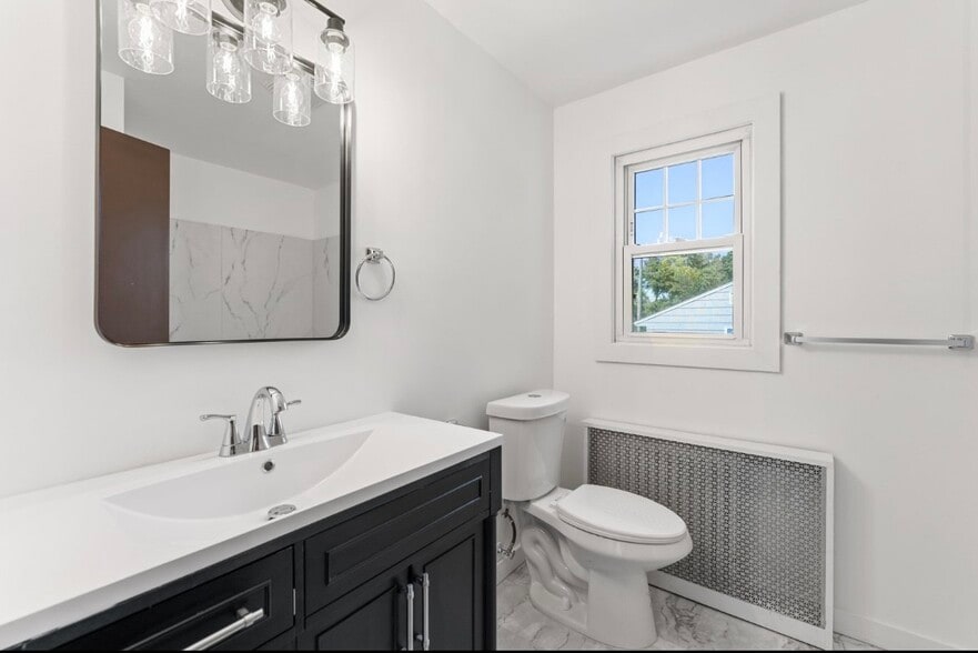 Building Photo - 409 Tappan Rd