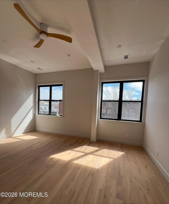 Building Photo - 42 Monmouth St