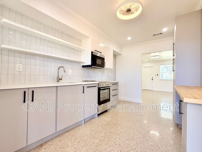 Building Photo - 750 Bethune St