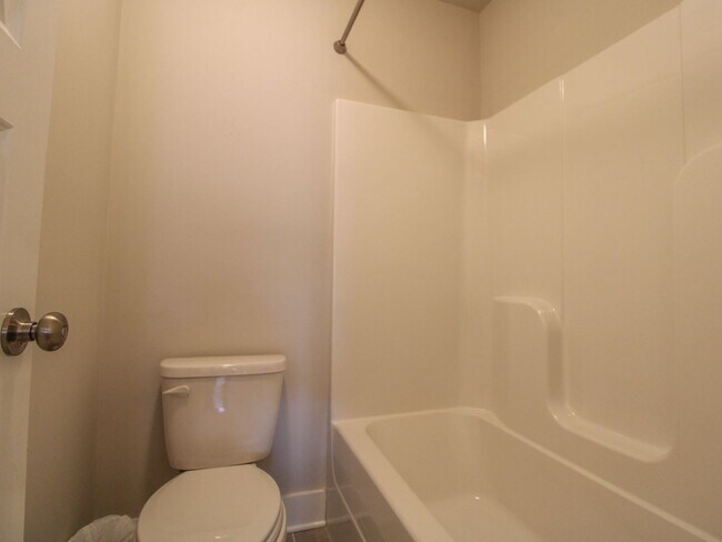 Building Photo - Great Location near Edgewater and Toyota F...