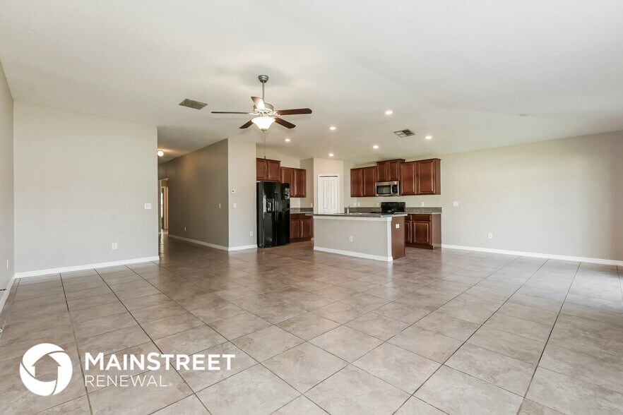 Building Photo - 36124 Stable Wilk Ave