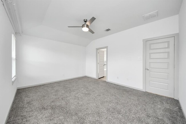 Building Photo - 7007 Fleetwood Crescent Wy