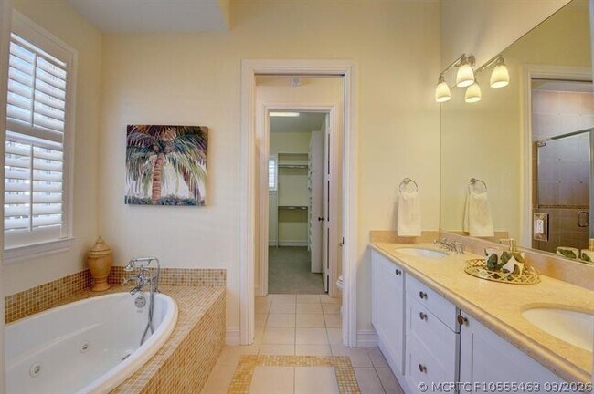 Building Photo - 306 E Mallory Cir