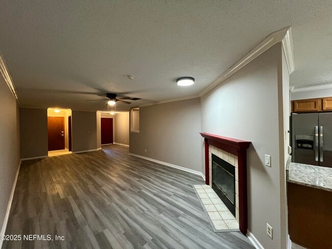 Building Photo - 4022 Laurelwood Dr