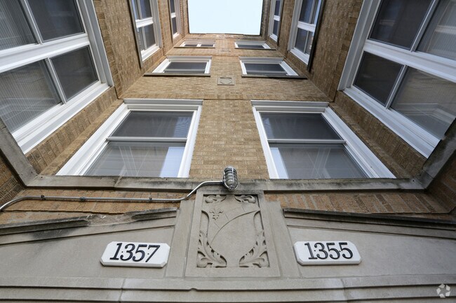 Building Photo - 1357 N Homan Ave