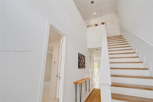 Building Photo - 1805 NW 22nd Ct