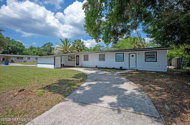 Building Photo - 2565 Burlingame Dr W