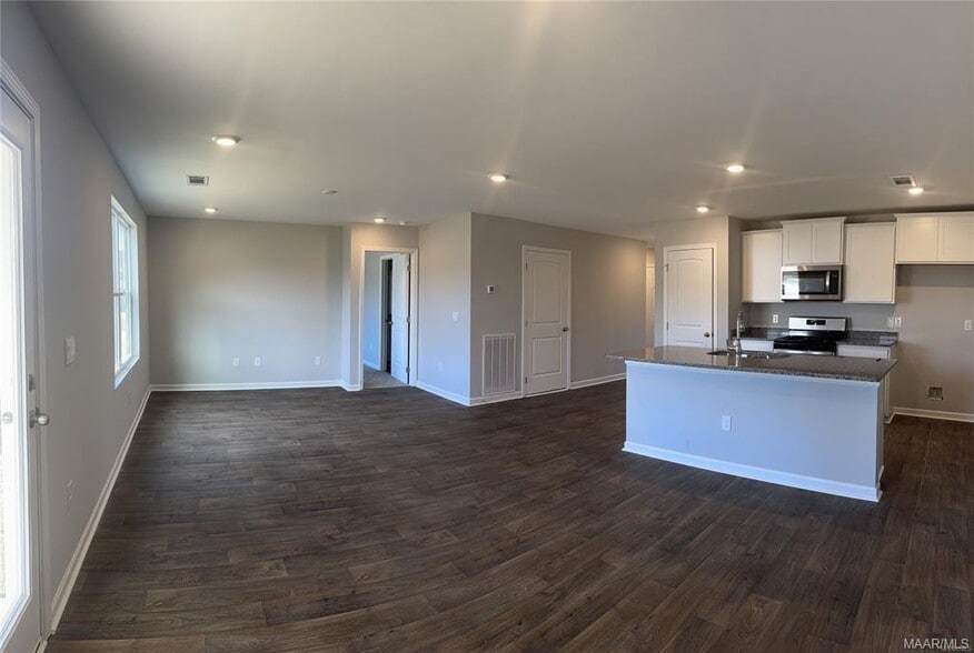 Building Photo - 6006 Singleton Ct