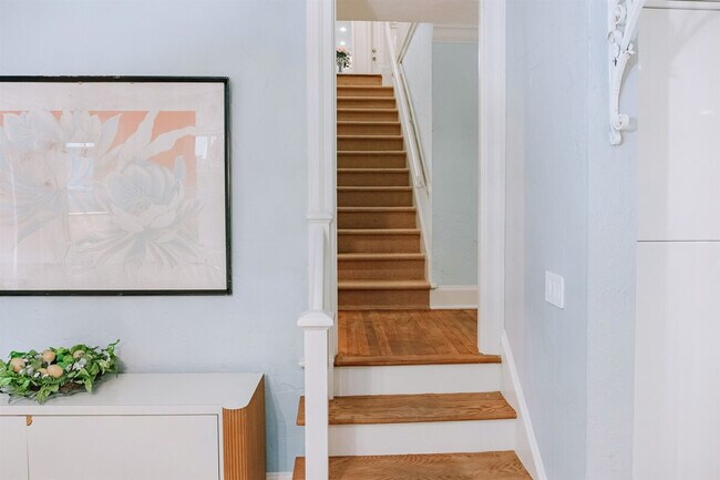 Building Photo - 519 28th St