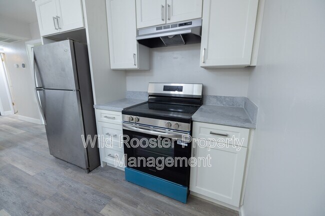 Building Photo - 7256 S Land Park Dr