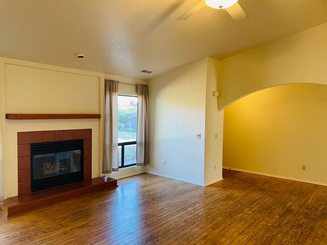 Building Photo - 30 Quartz Dr
