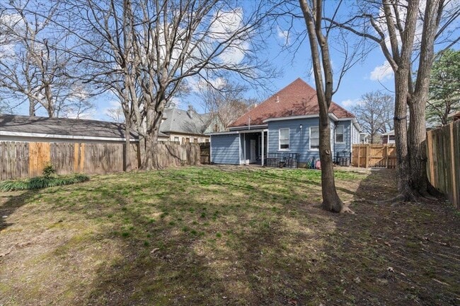 Building Photo - 227 N Willett St