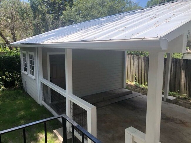 Building Photo - 3 Bed 3 Bath Home in the Heart of Midtown Savannah