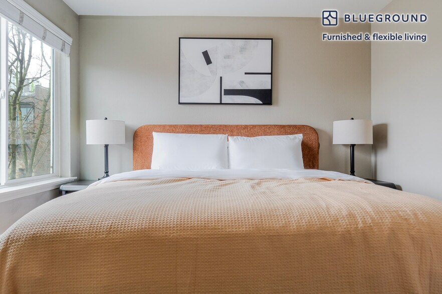 Building Photo - 2400 Elliott Ave