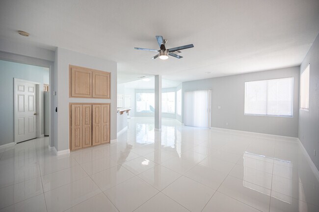 Building Photo - 8420 Bay Crest Dr