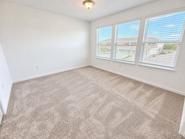 Building Photo - 4540 Orchard View Aly