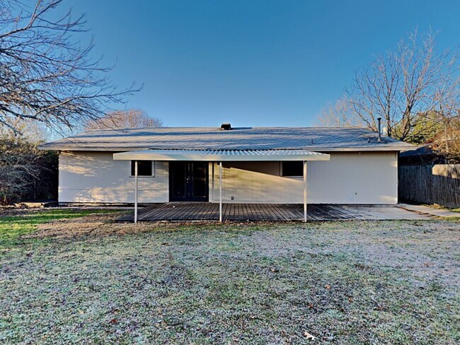 Building Photo - Newly Renovated Single Family Home | 3 BR/1.5BA | 2-Car Covered Parking | Covered Patio