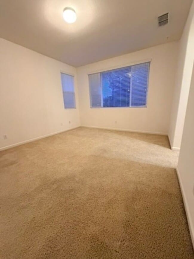 Building Photo - Bright & Spacious 4BD/3BA Home with Downstairs Bed/Bath in Elk Grove