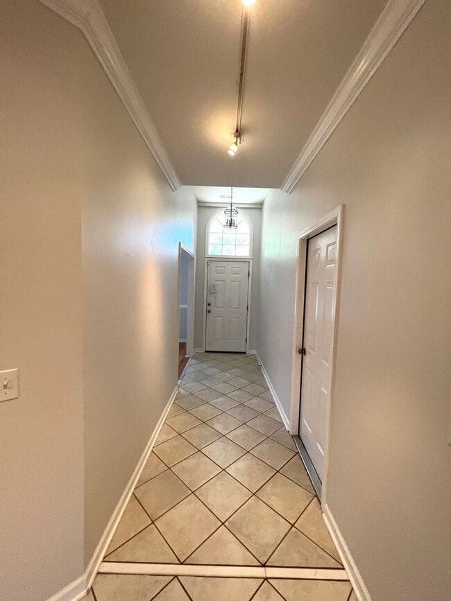 Building Photo - Merestone 1 level brick patio home. 2 Car garage, walk to The Point Shopping, restaurants and mov...