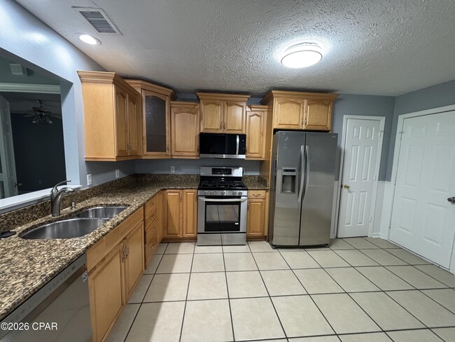 Building Photo - 6903 Ross Dr