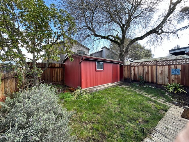 Building Photo - Charming fully remodeled classic bungalow ...