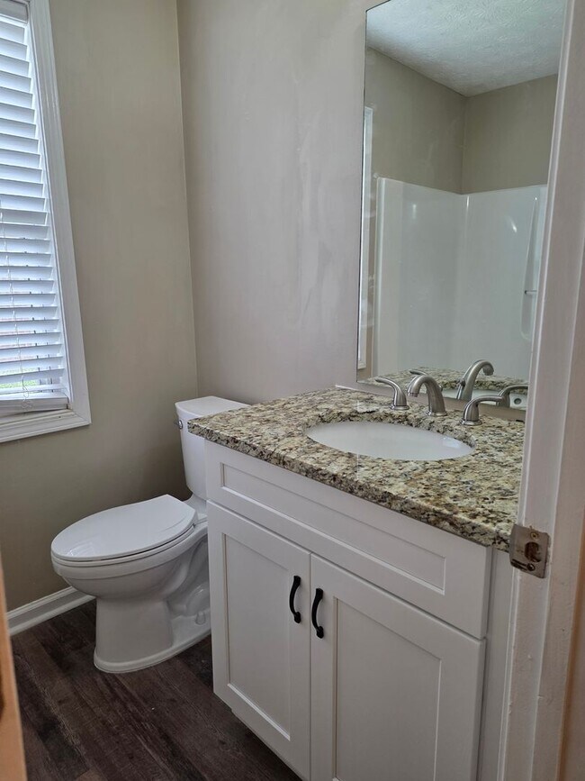 Building Photo - Rare 3 bed 2 bath ranch located in Acworth