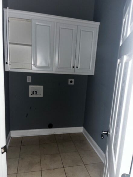 Building Photo - 2427 River Birch Dr