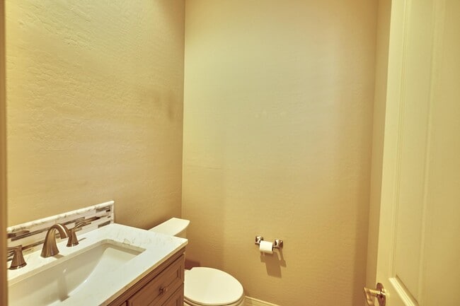 Building Photo - 7298 E Brisa Dr