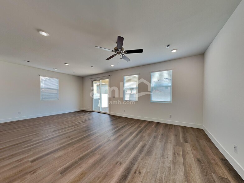 Building Photo - 9135 Fiesta Impatiens Ct