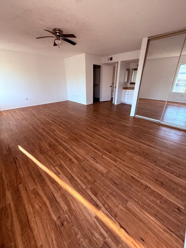 Building Photo - Long term Condo