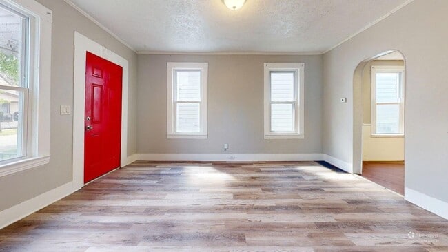 Building Photo - Clark / Fulton Area - 3 Bedrooms - 1 Bath - Single Family Home
