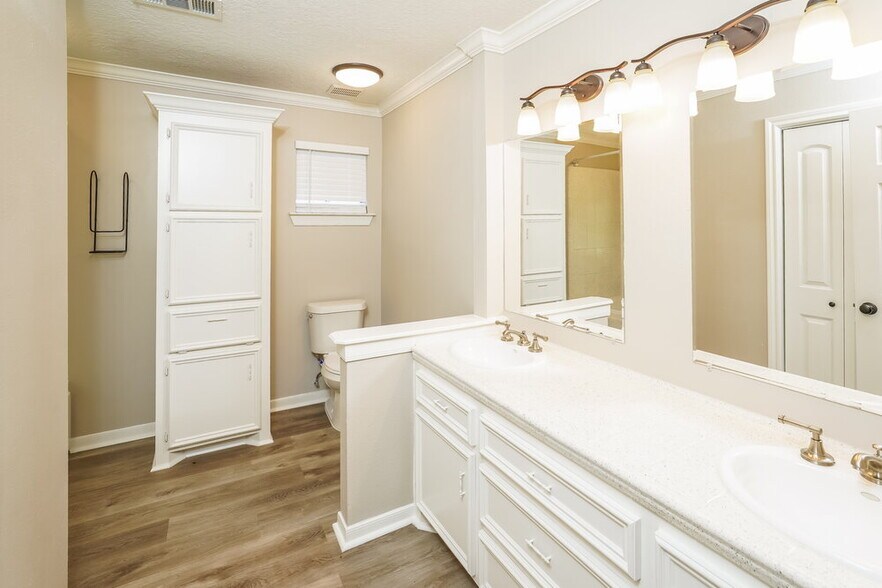 Building Photo - 17311 Modbury Dr