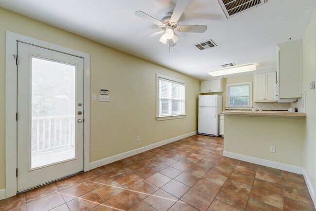 Building Photo - 4527 Avenue B
