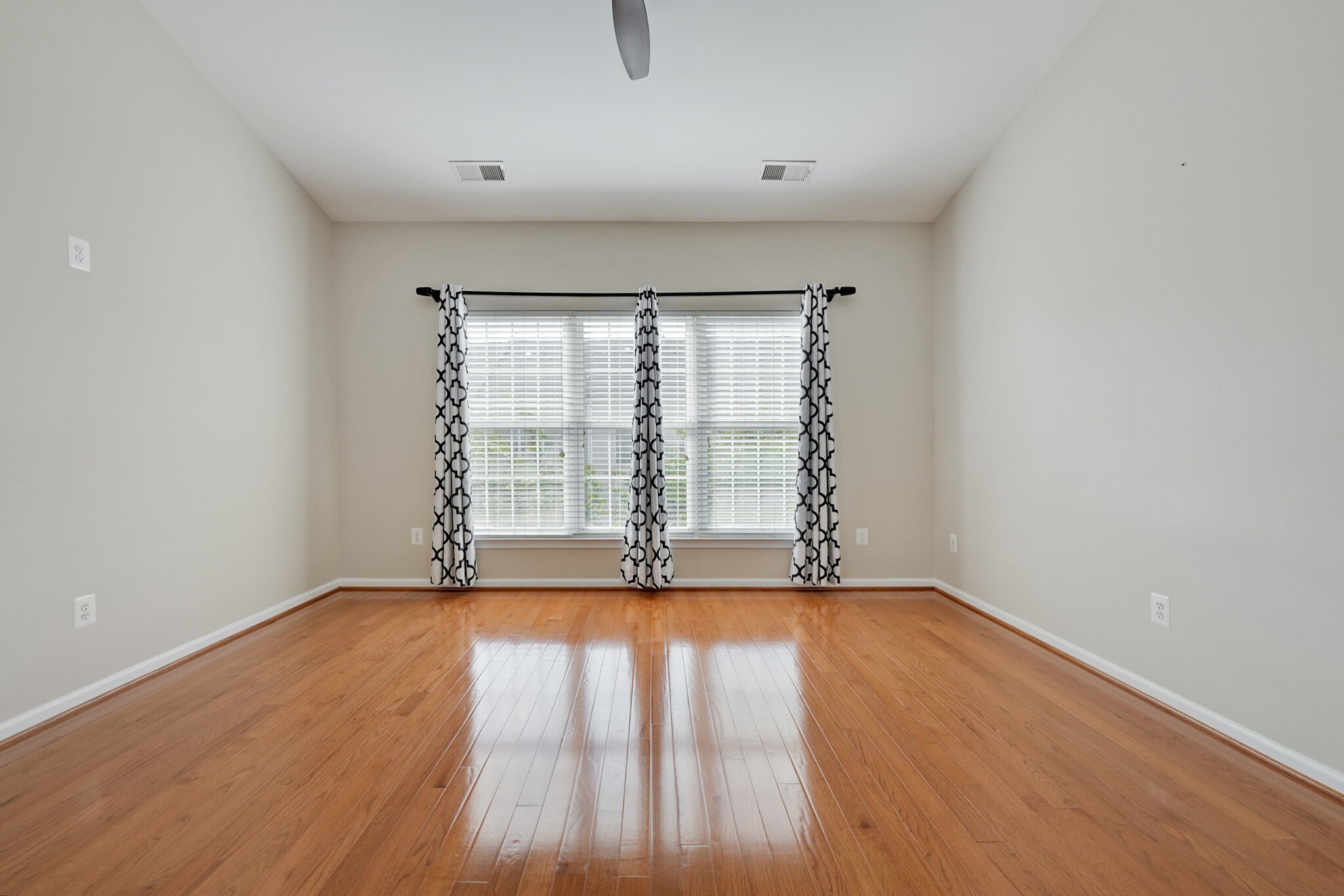 Building Photo - 42657 Homefront Ter
