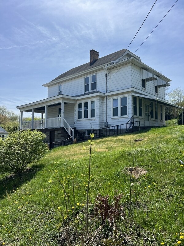 Primary Photo - 209 Winfield Ave