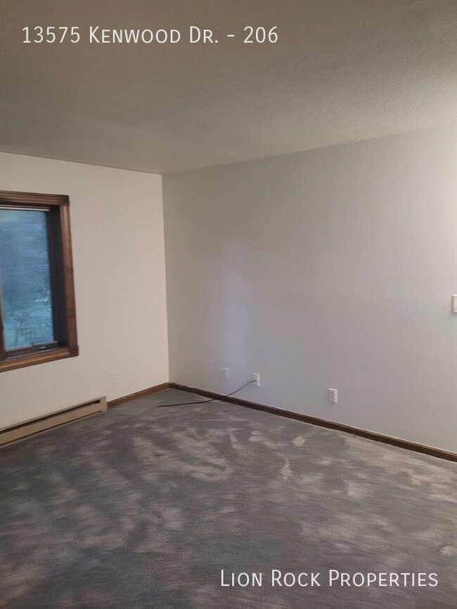 Building Photo - Get this Beautiful 2-Bedroom Unit in Baxte...