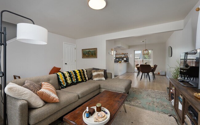 Building Photo - 3407 Laredo Dr