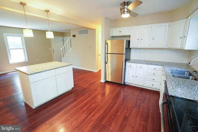 Building Photo - 5679 Anchor Pl