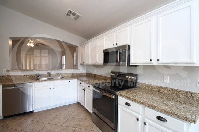 Building Photo - 45588 W Tulip Ln