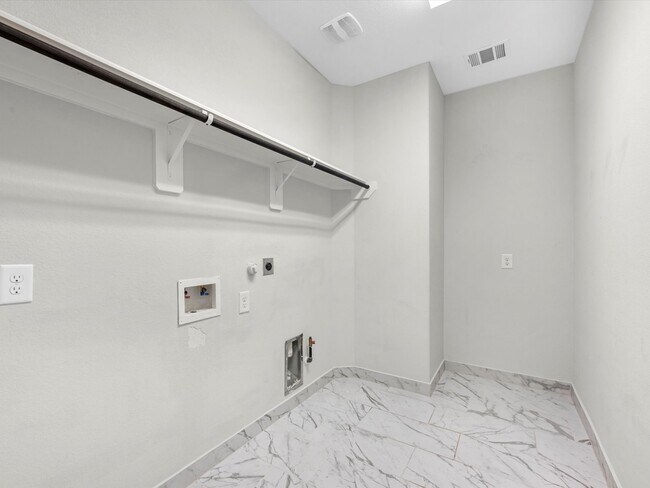 Building Photo - 2107 Jitterbug Ln