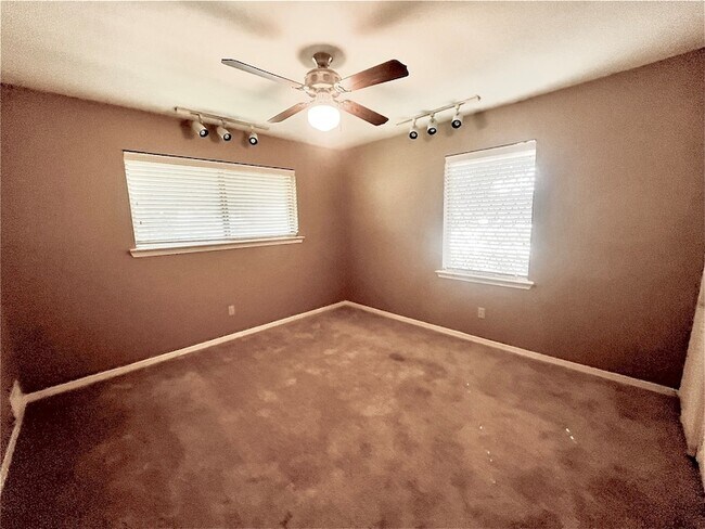 Building Photo - 15555 Mosscove Cir