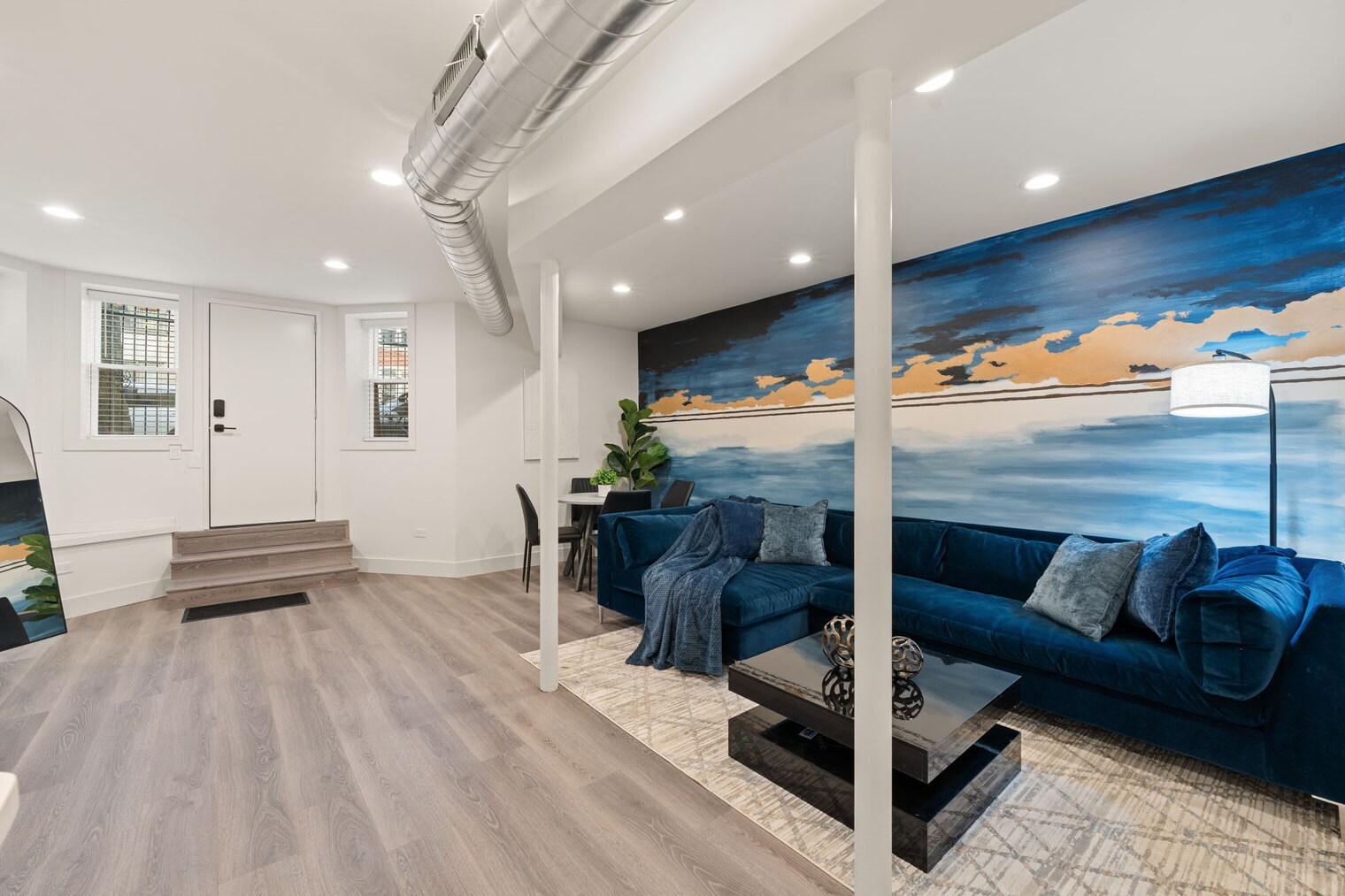 Building Photo - 1543 N Claremont Ave