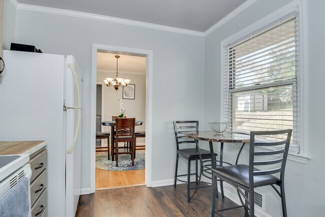 Building Photo - 1127 Magnolia Dr