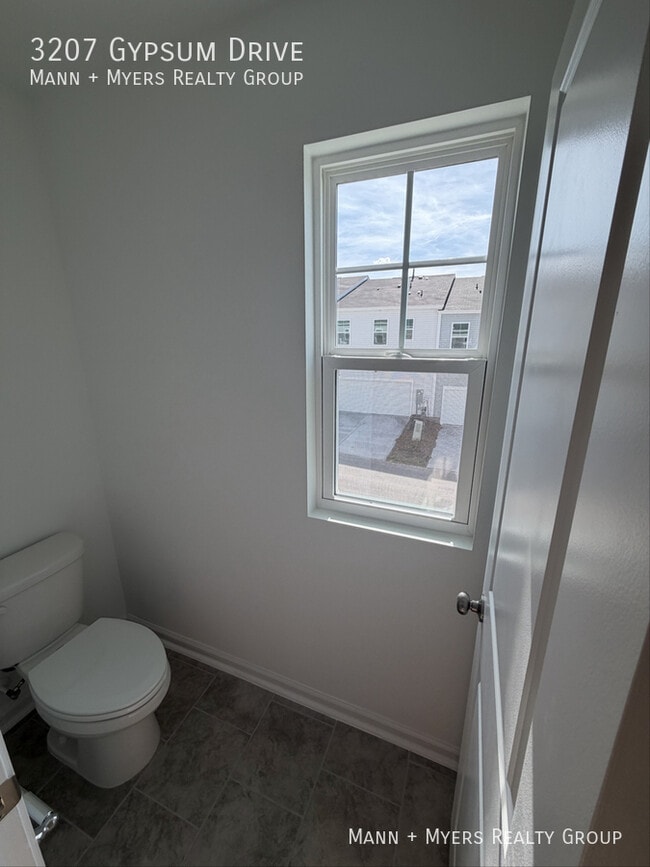 Building Photo - 3207 Gypsum Dr