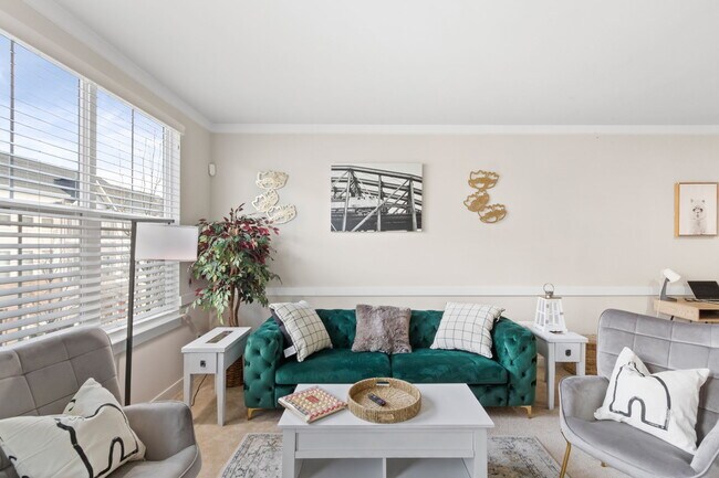 Building Photo - 202 Shamrock Dr