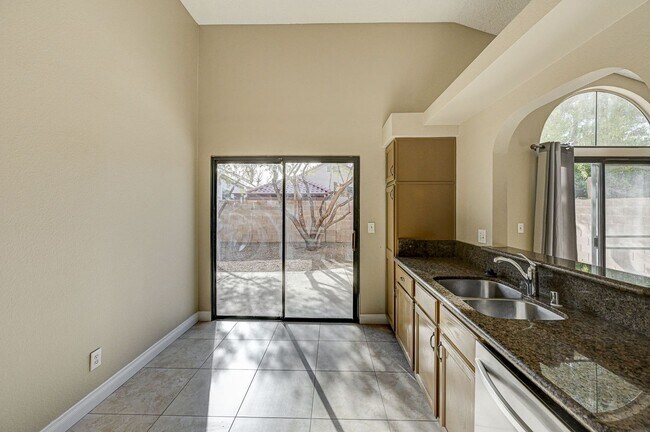 Building Photo - 3 bedroom single story in Henderson!
